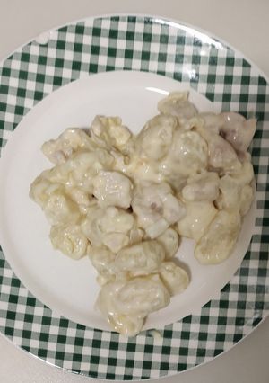 Una foto de Gnocchi con pollo y nata