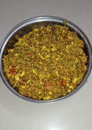 अंकुरित मूंग चाट(ankurit moong chaat recipe in hindi) रेसिपी मुख्य फोटो