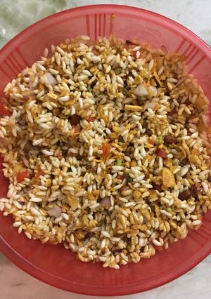 A picture of Bhel muri.