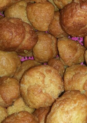A picture of Curry balls.