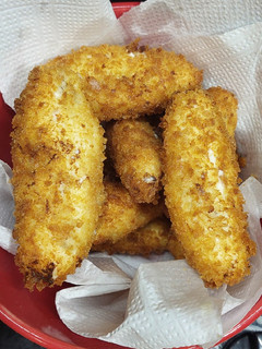 Una foto de Filetitos de pollo apanados, con queso philadelphia 🌟