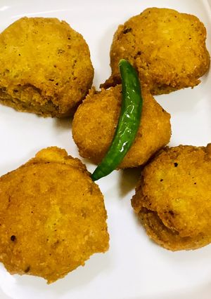A picture of Moong dal vada.