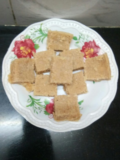 મેસૂબ(Mesub Recipe in Gujarati) રેસીપી મુખ્ય ફોટો
