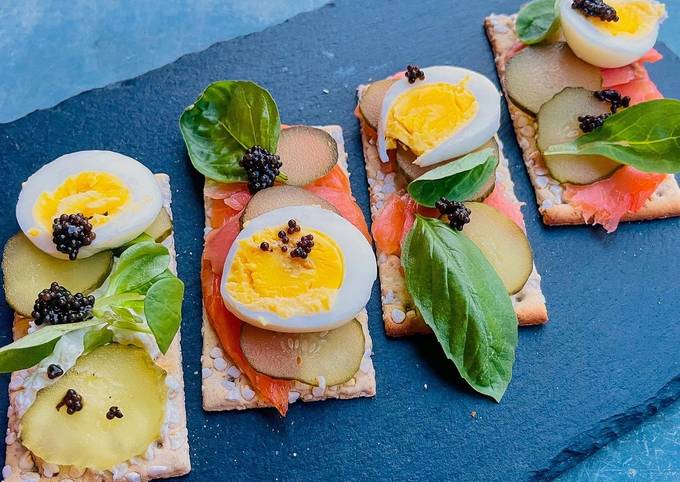 Tapas al salmone con uova