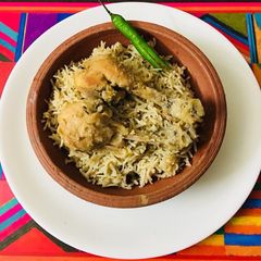 A picture of Murg yakhni pulao.