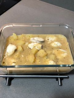 Una foto de Patatas con pescado en salsa verde