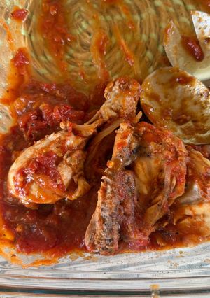 Una foto de Pollo en tomate
