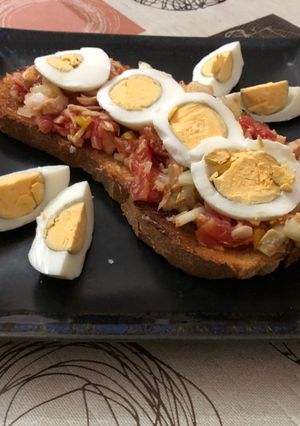 Foto principal de Tostada de ensalada de verano