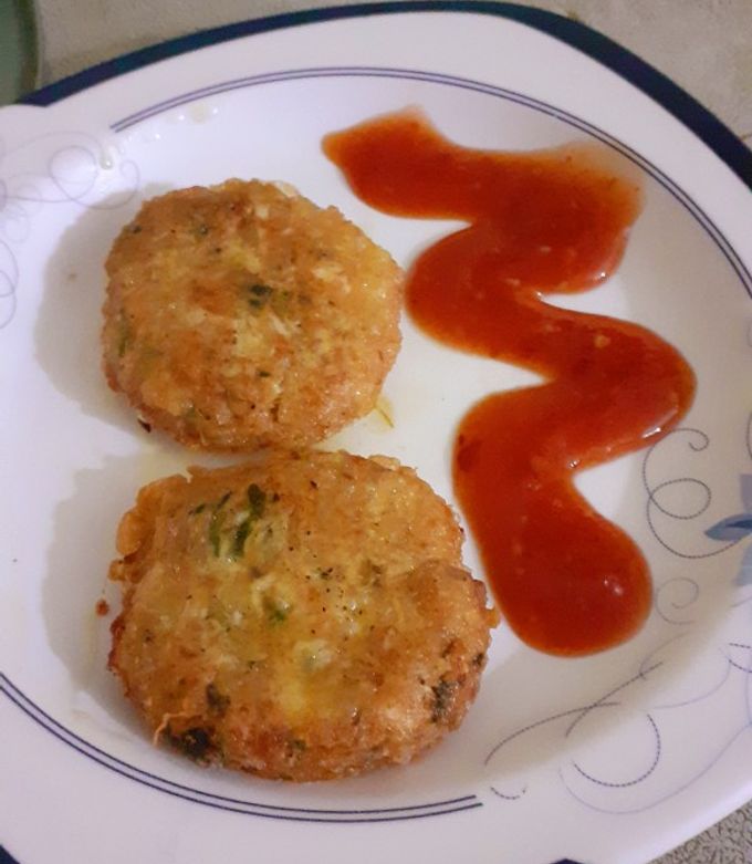 A picture of Alu chicken kabab.