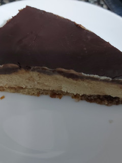Una foto de Tarta de mousse de turrón