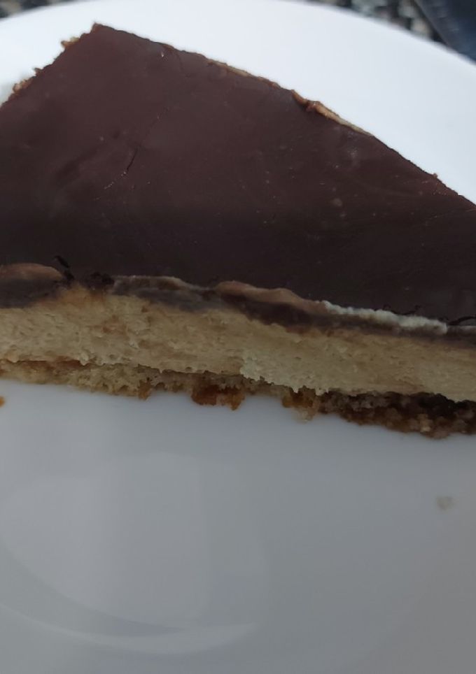 Una foto de Tarta de mousse de turrón
