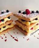 Millefoglie veloce con crema pasticcera e frutti di bosco