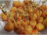 Una foto de tomates rellenos con mozzarella