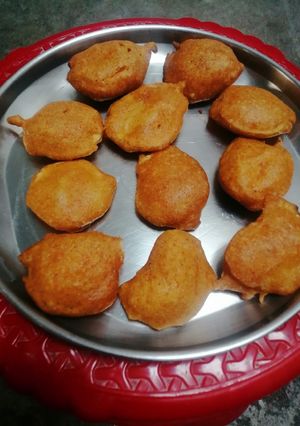 A picture of Raw banana bajji.
