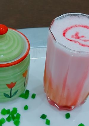 रोज़ मिल्क शेक (Rose milk shake recipe in hindi) रेसिपी मुख्य फोटो