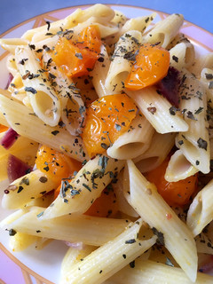 Foto di Summer pasta gluten-free con pomodorini gialli