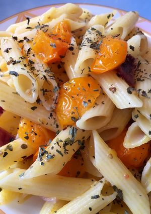 Foto di Summer pasta gluten-free con pomodorini gialli
