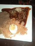 Mole de nuez ranchero para fiesta con frijoles enchilados y arroz con huevos duros