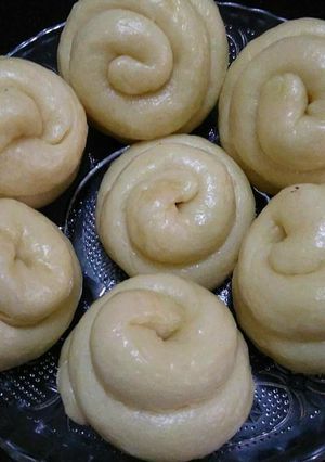 A picture of Chinese steamed buns with manchow soup for breakfast.