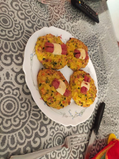 Una foto de Panecillos de verduras con salchichas