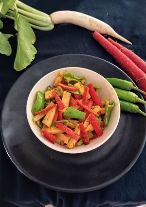 A picture of Carrot, chilli, radish pickle (instant).
