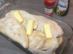 Una foto de Pollo y papas en tres pasos