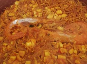 Foto principal de Fideuá o fideos tostados con gambón y sepia