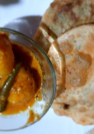 কচুরি আলুর দম (kochuri alu dom recipe in bengali) রেসিপির প্রধান ছবি