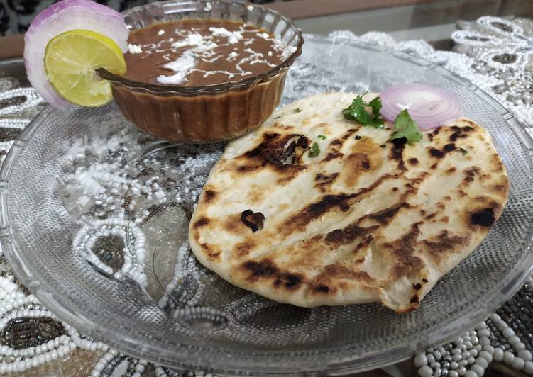 Recipe of Ultimate Naan with Dal makhni