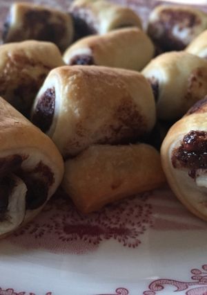 Una foto de Croassants de chocolate y plátano caseros