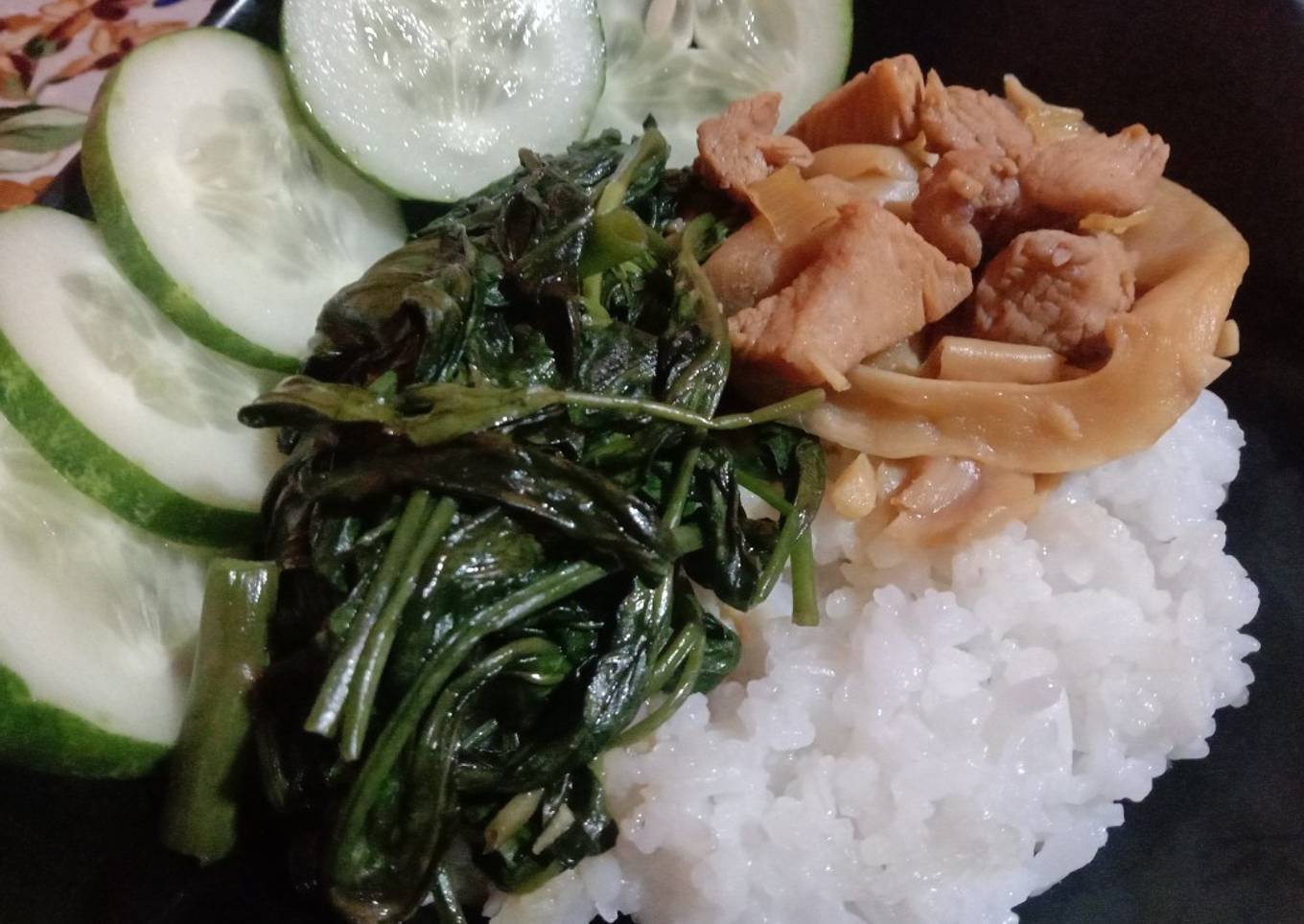 Cah Jamur, ayam, dan kangkung