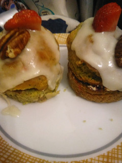 A picture of Spinach & Lime mini cakes.