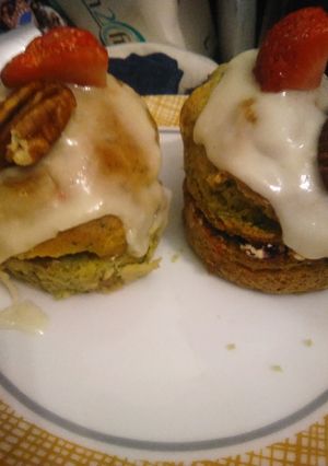 A picture of Spinach & Lime mini cakes.