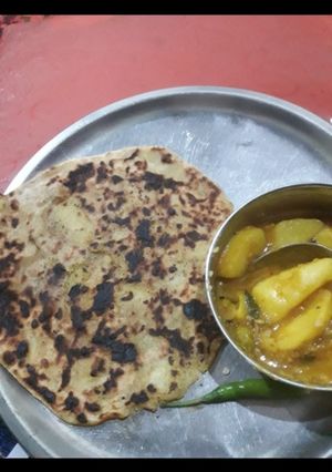 आलू की रोटी (aloo ki roti recipe in Hindi) रेसिपी मुख्य फोटो