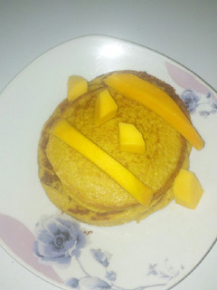A picture of Mango oatmeal pancake.