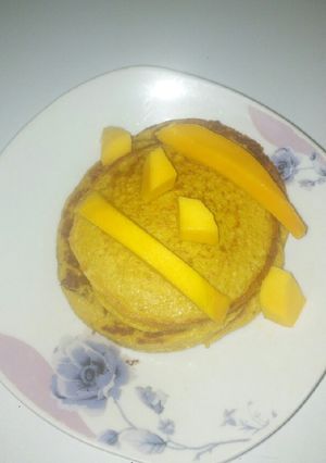 A picture of Mango oatmeal pancake.