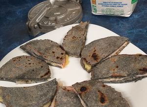 Una foto de Quesadillas con Maseca Azul 🇮🇹