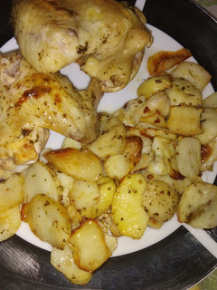 Una foto de Papas al horno con Alitas de pollo