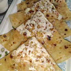A picture of Chicken cheese paratha😍.