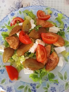 Une photo de Salade de figues rôties au miel et feta