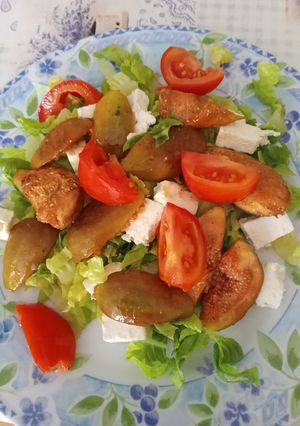 Une photo de Salade de figues rôties au miel et feta