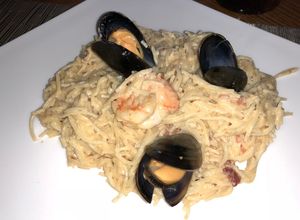 Una foto de Pasta con Camarón y mejillón al Chipotle Sonorense