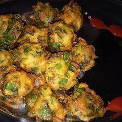 A picture of Moong dal bhajjiya.