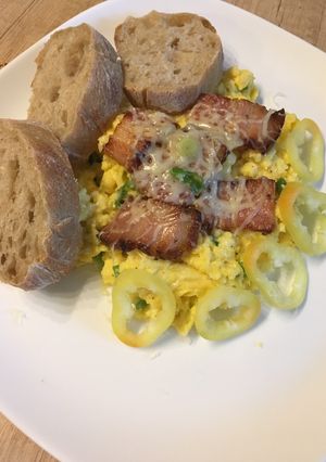 Krémes tojásrántotta (sült császárszalonnával) recept fotója