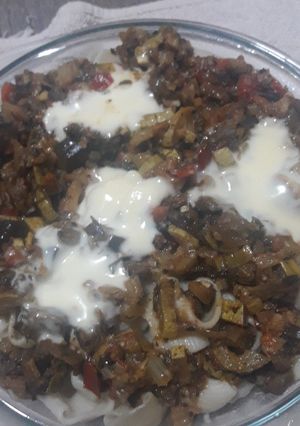 Una foto de Revuelto de verduras y fideos