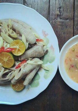 Hình của món Chân gà ngâm sả tắc.