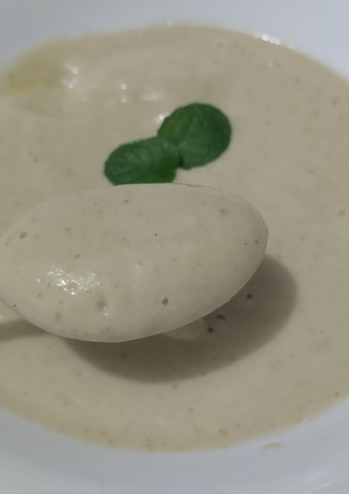 Una foto de Dip🥯de berenjena🌿tatemada🍆🧄🥛