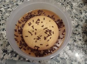 Una foto de Flan Potax de chocolate con galletas