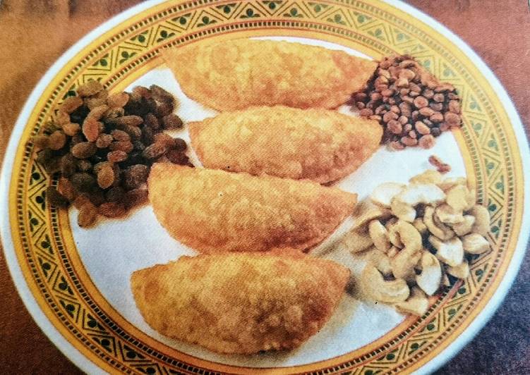 Dry fruits Khoya Gujiya