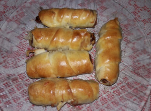 Una foto de Panchos envueltos con panceta y muzzarella